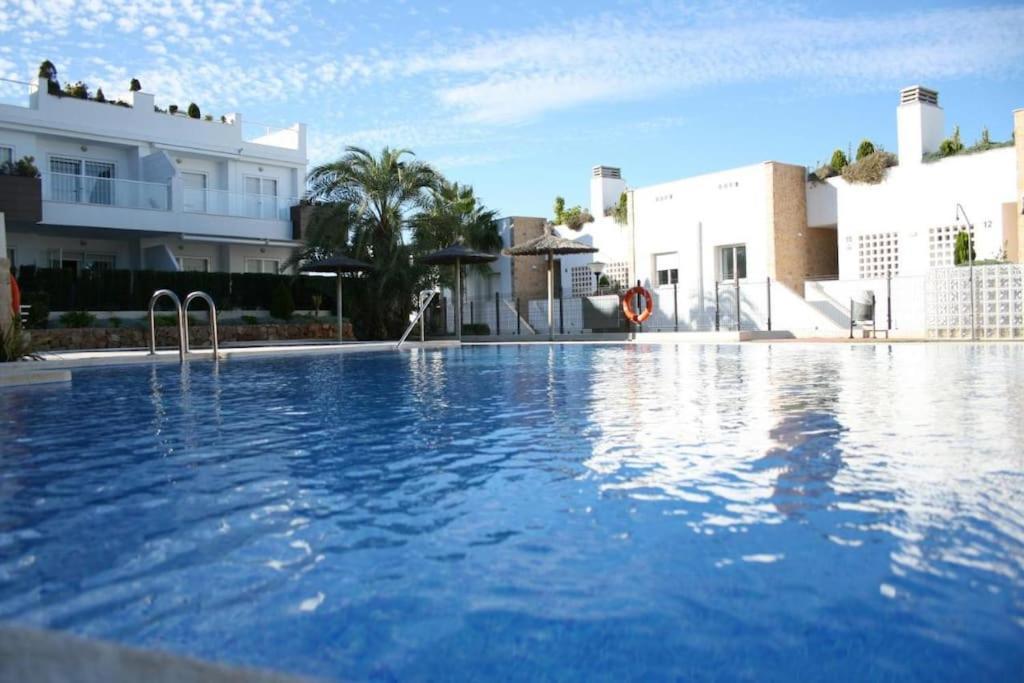 Nova Beach Super Cool Seaview Apartment ซานตาโปลา ภายนอก รูปภาพ