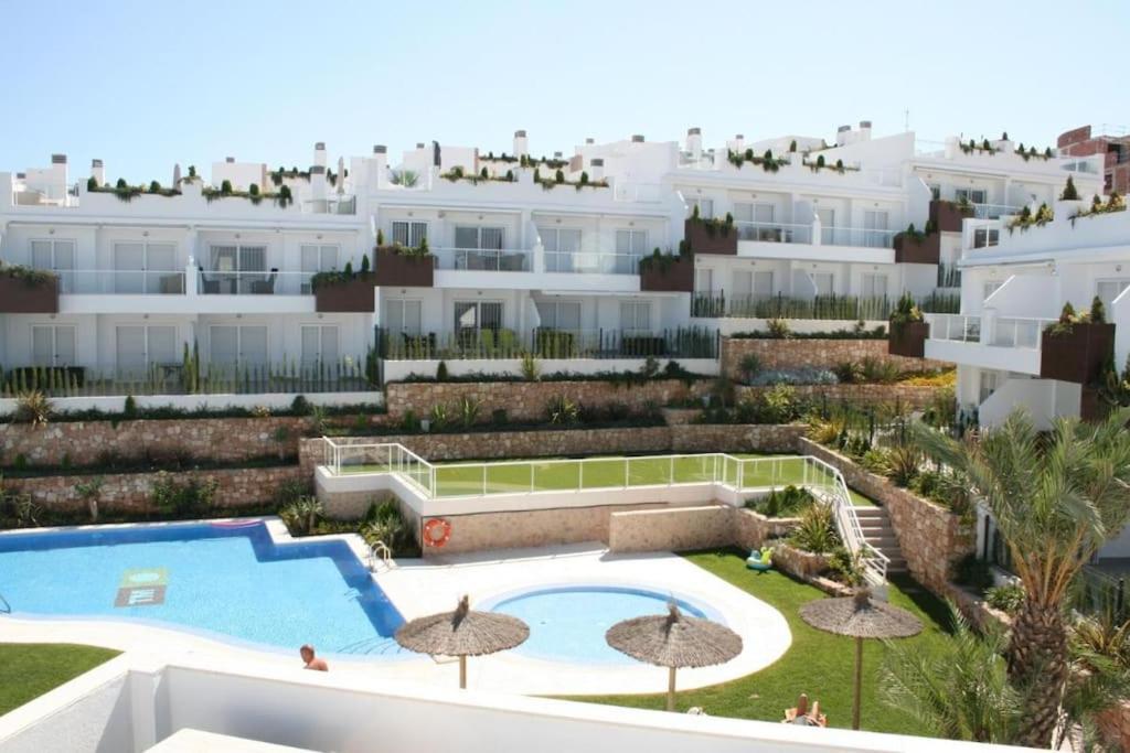 Nova Beach Super Cool Seaview Apartment ซานตาโปลา ภายนอก รูปภาพ